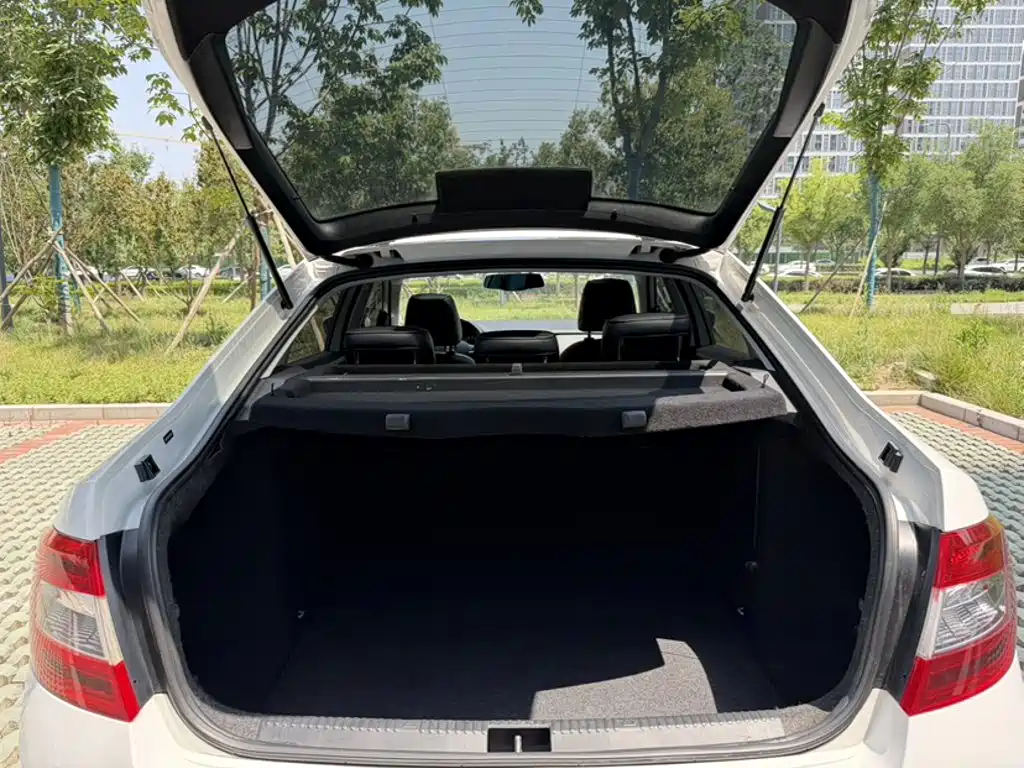 Octavia 1.6 L Auto Smart Travel