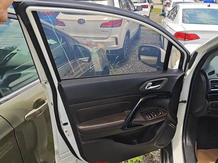GAC Trumpchi GS4 200 T G-DCT Elite