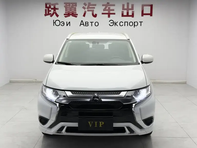 Mitsubishi Outlander 2.0 L 2 WD Smooth Travel 5-seat