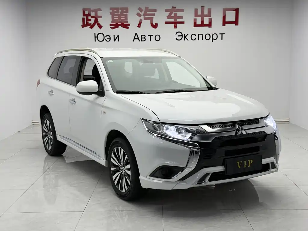 Outlander 2.0 L 2 WD Smooth Travel 5-seat