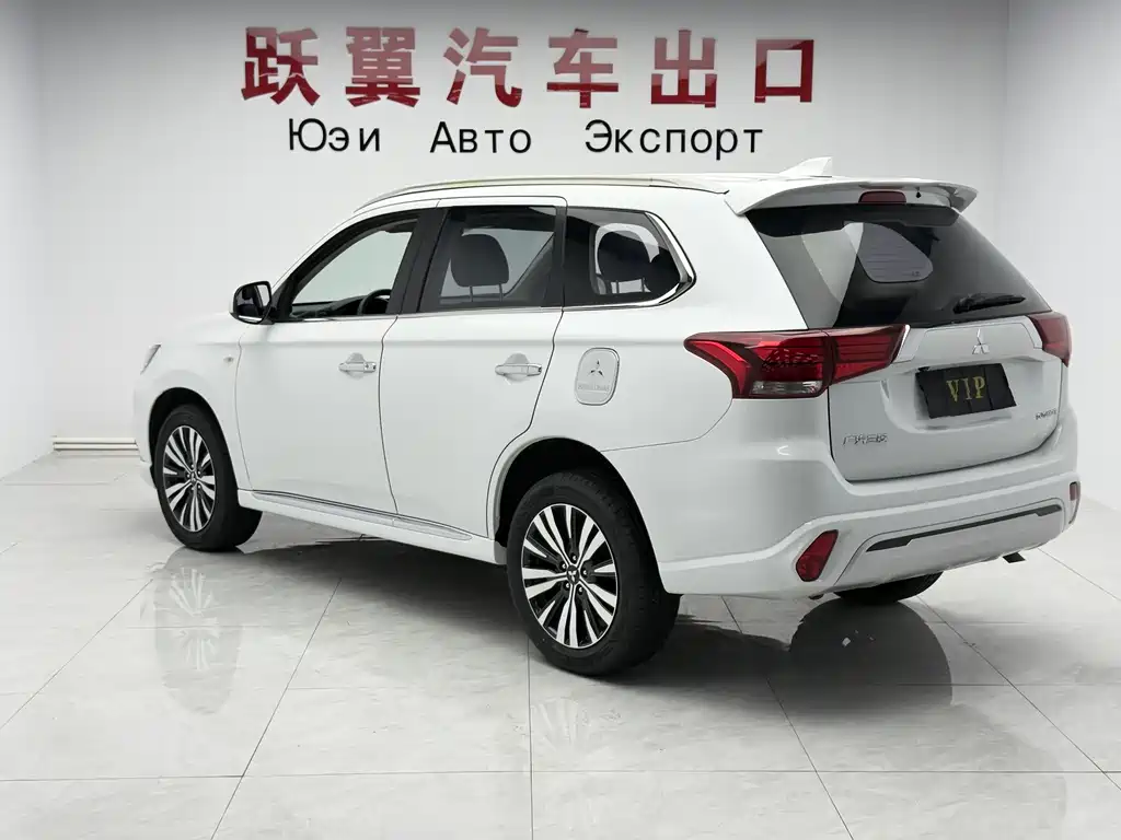 Outlander 2.0 L 2 WD Smooth Travel 5-seat
