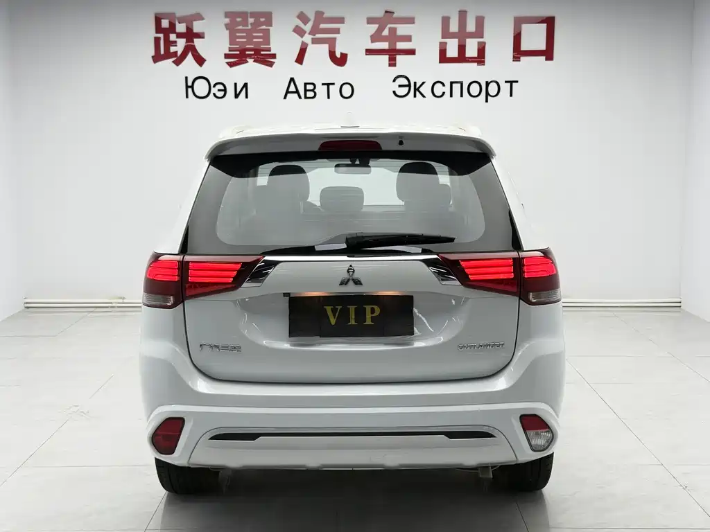 Outlander 2.0 L 2 WD Smooth Travel 5-seat