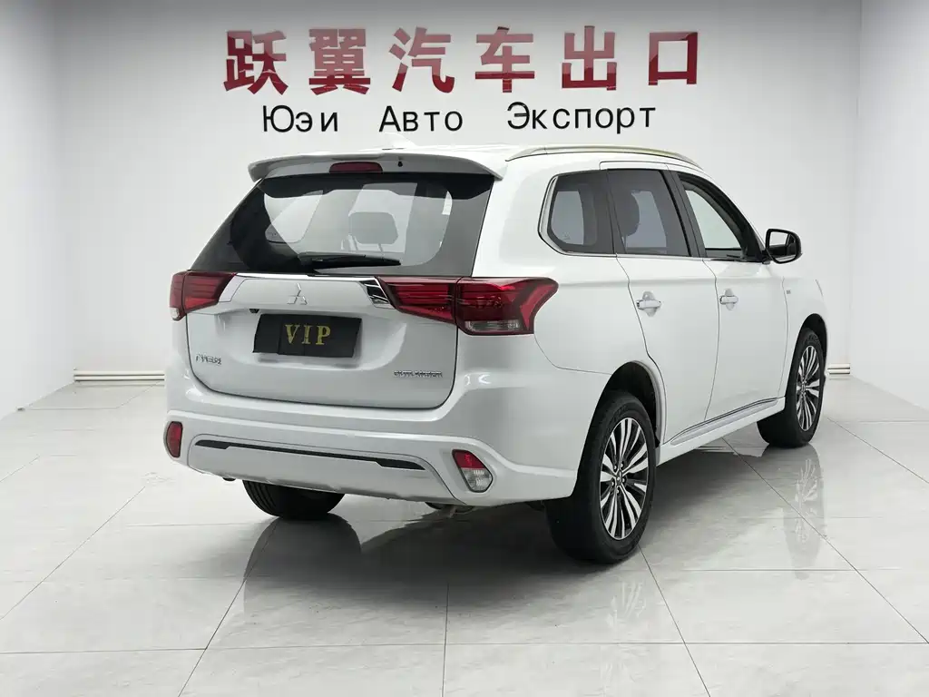 Outlander 2.0 L 2 WD Smooth Travel 5-seat