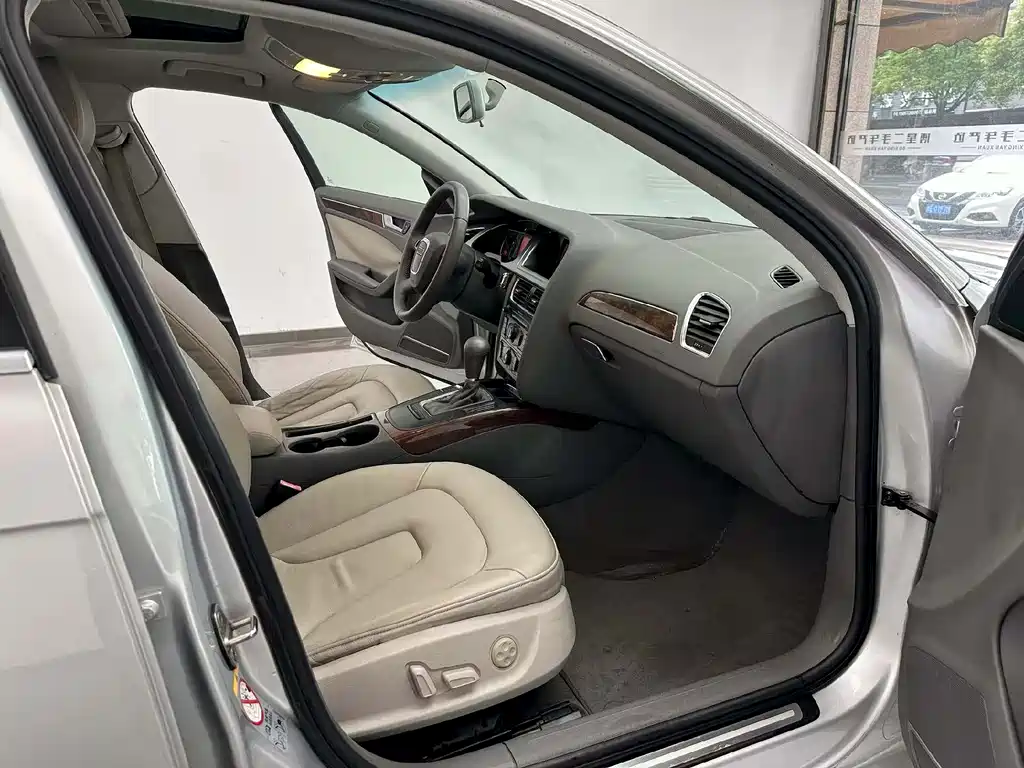 Audi A4 L 奥迪A4 L 2011款 2.0 TFSI 技术型