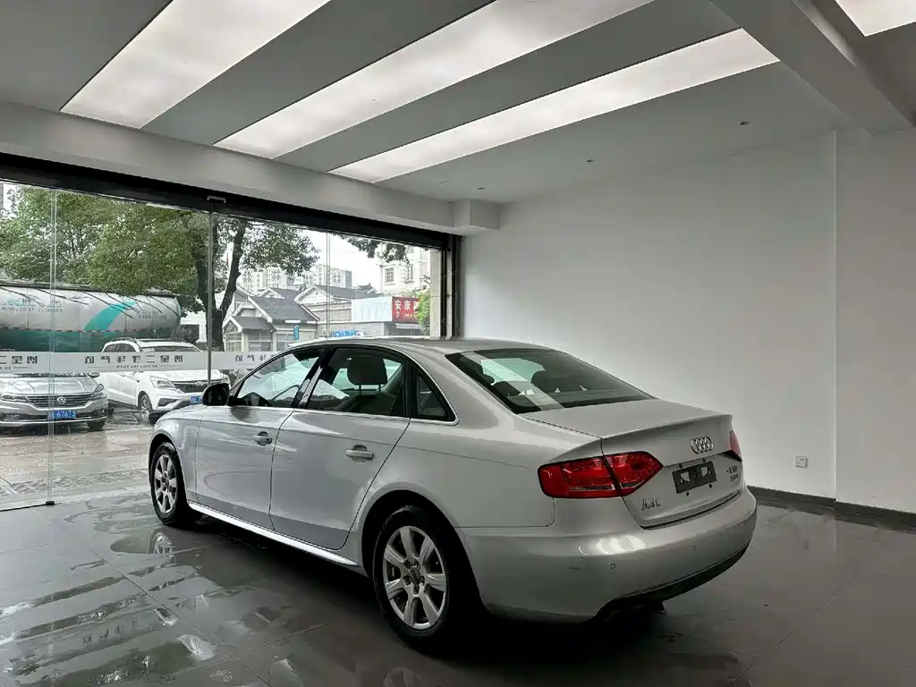 Audi A4 L 奥迪A4 L 2011款 2.0 TFSI 技术型