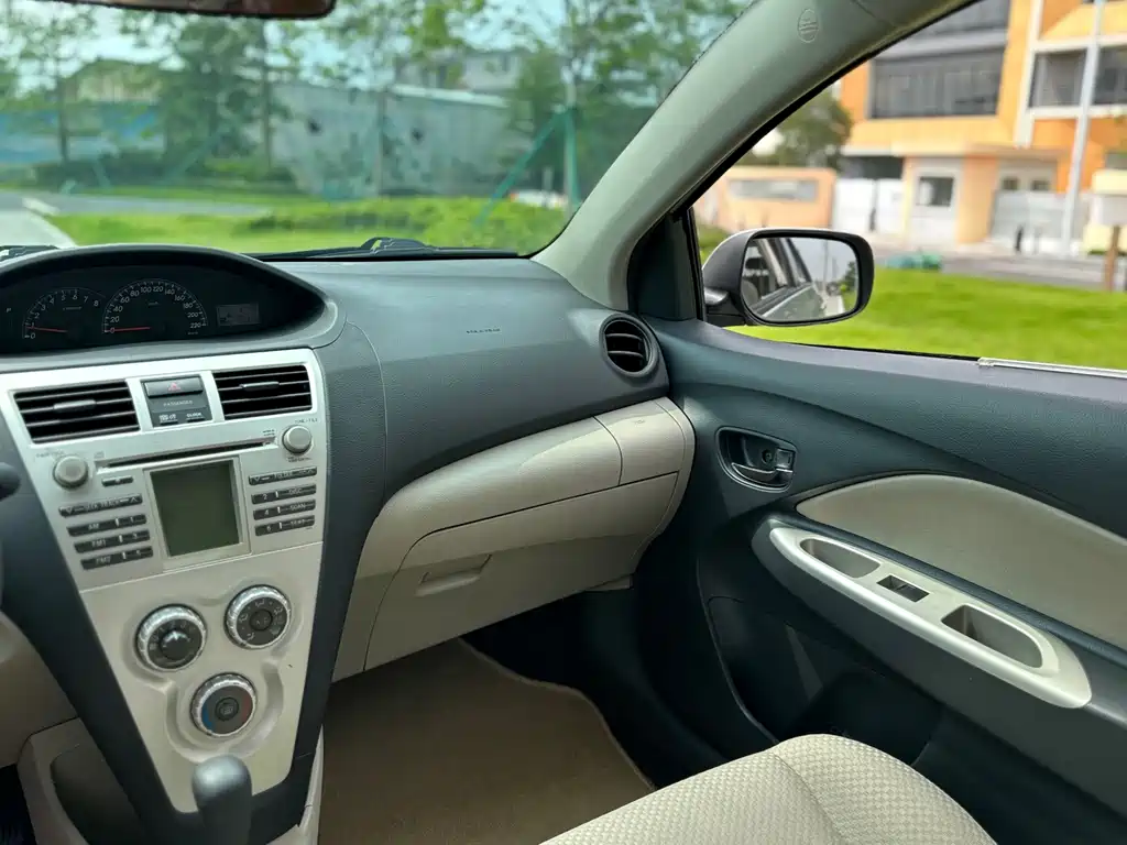 Vios 1.6 L GL-i Special Commemorative AT