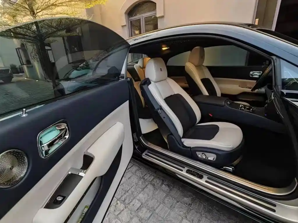 Wraith 6.6 T Black Badge