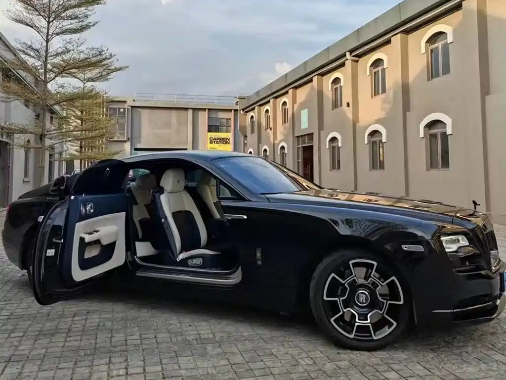 Wraith 6.6 T Black Badge