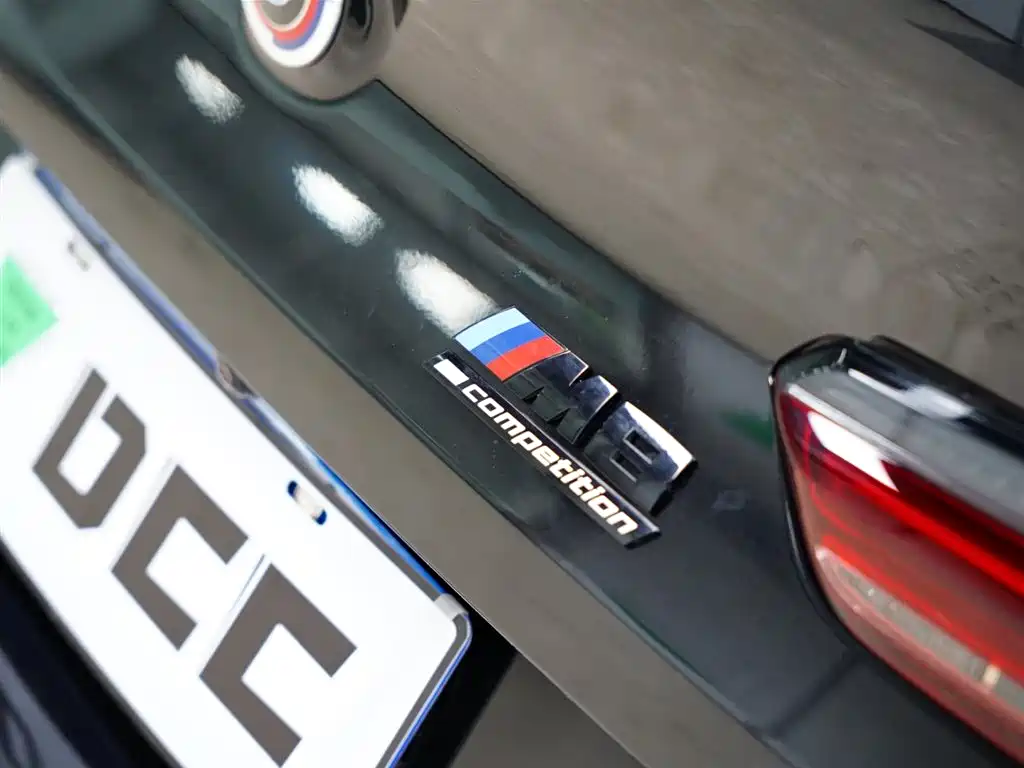 BMW M8 宝马M8 2022款 M8 四门轿跑车 雷霆版