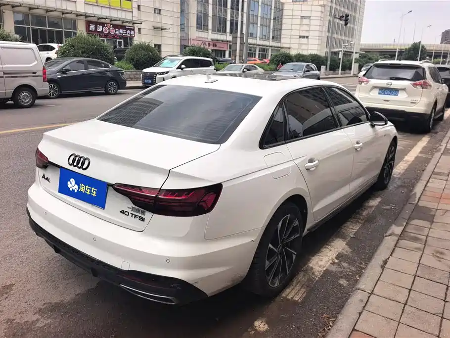 Audi A4 L 40 TFSI Luxury Dynamic