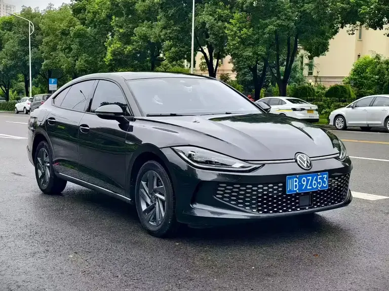 Volkswagen Lamando Lamando L 280 TSI DSG Dazzle Hot