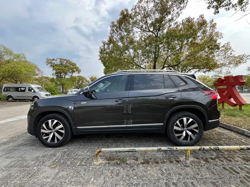 Tayron 330 TSI 2 WD Luxury Connected
