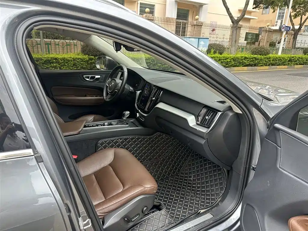 Volvo XC60 T5 4 WD Smart Ease CN-V