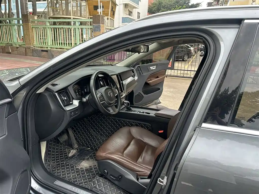 Volvo XC60 T5 4 WD Smart Ease CN-V