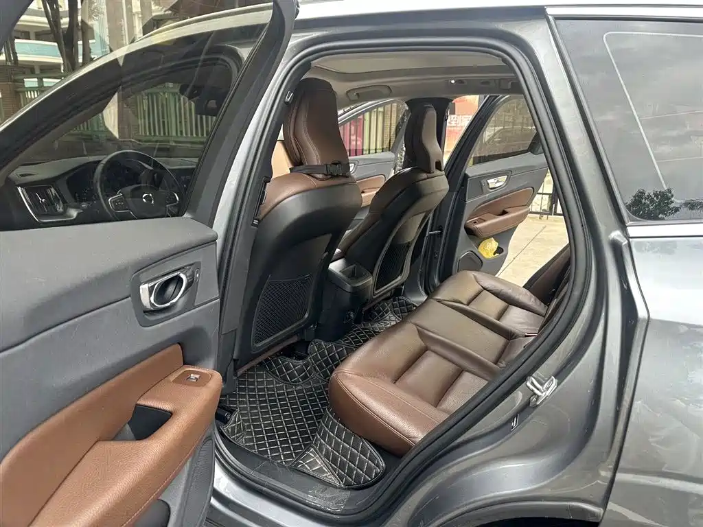 Volvo XC60 T5 4 WD Smart Ease CN-V