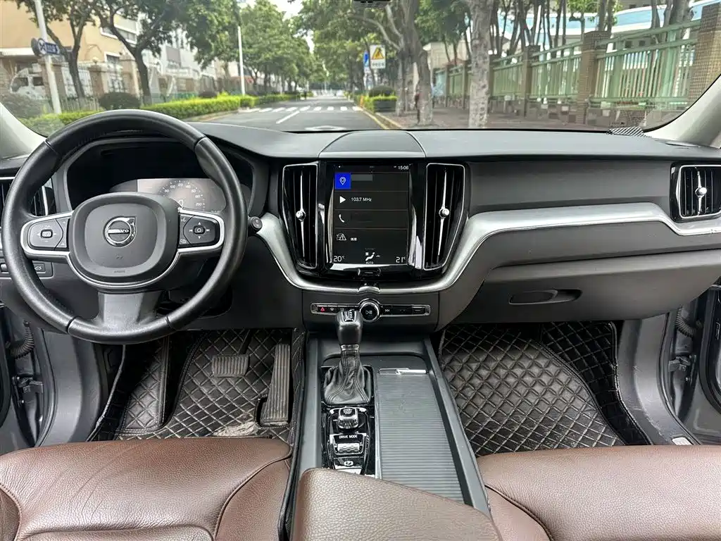 Volvo XC60 T5 4 WD Smart Ease CN-V