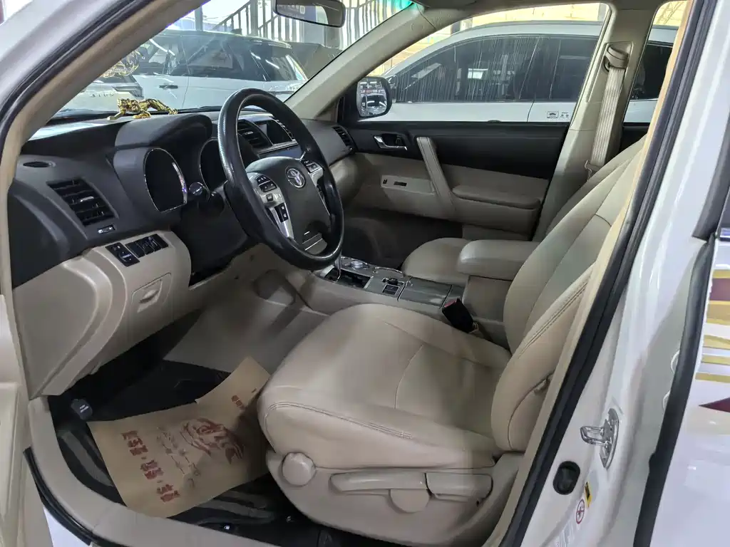 Highlander 2.7 L 2 WD 5-seat Elite