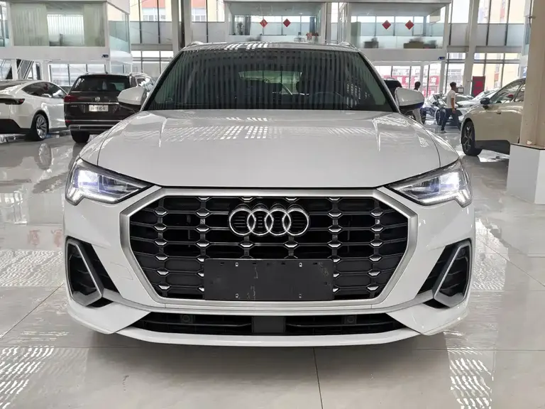 Audi Q3 35 TFSI Progressive Dynamic (1.4 T)