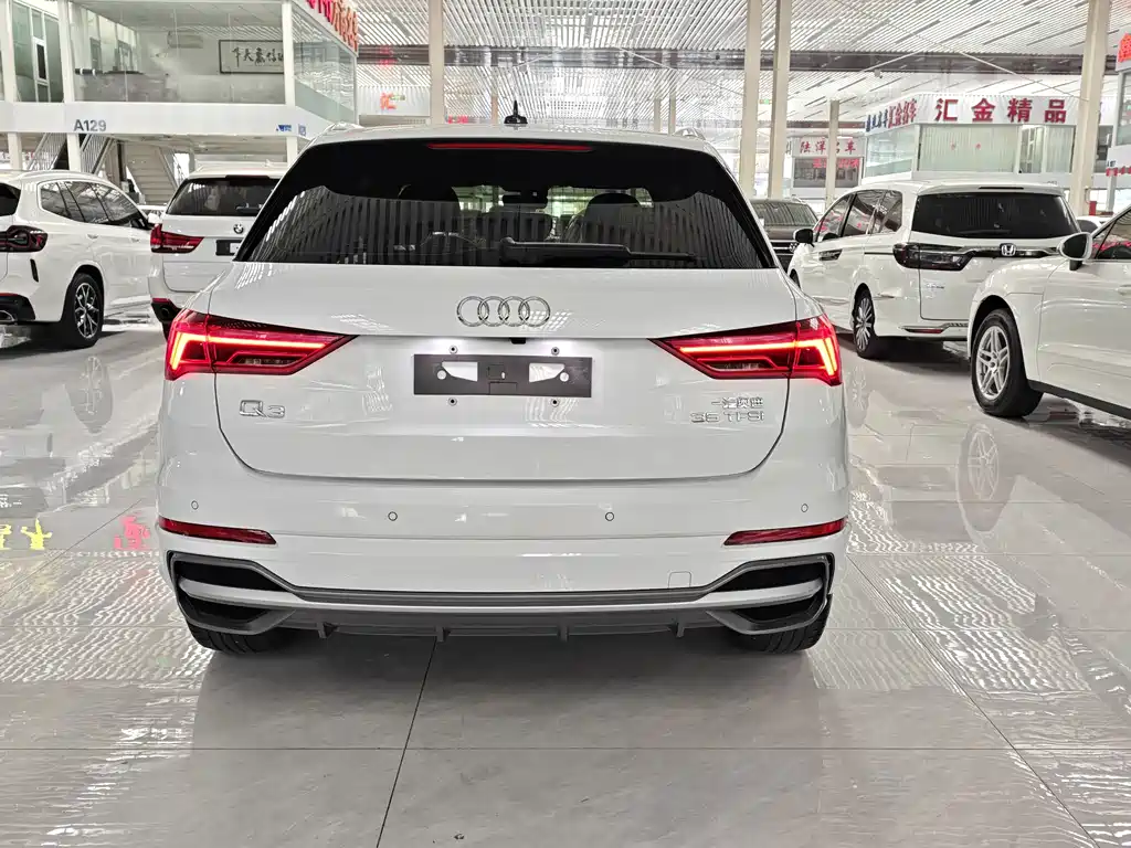 Audi Q3 35 TFSI Progressive Dynamic (1.4 T)