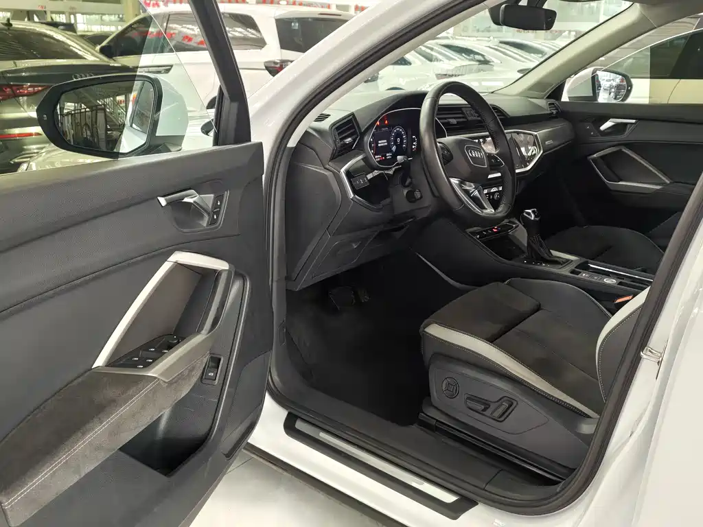 Audi Q3 35 TFSI Progressive Dynamic (1.4 T)