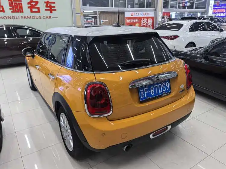 MINI 1.5 T COOPER 5-door