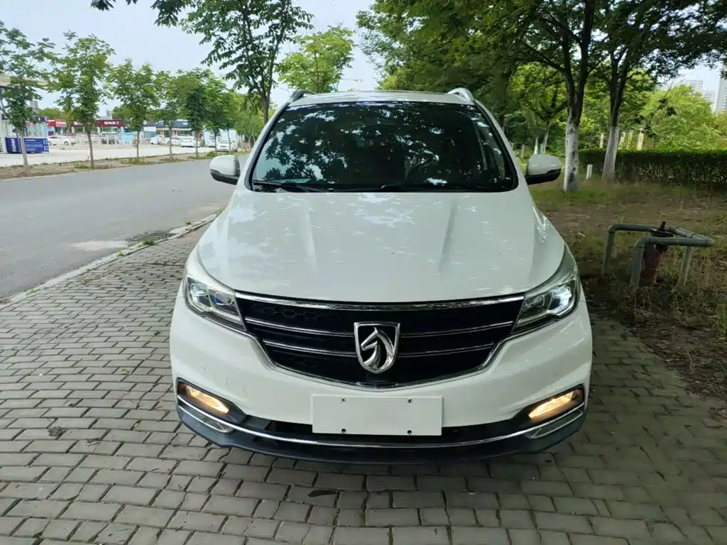 Baojun 730 1.5 T Manual Luxury 7-seat