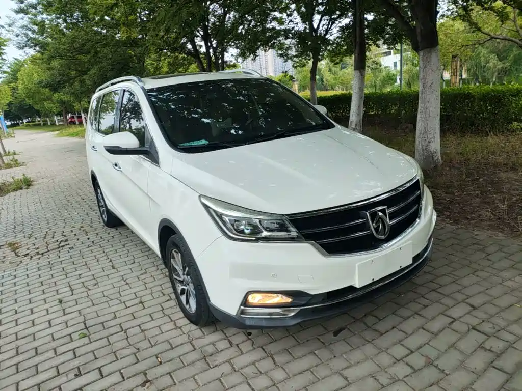 Baojun 730 1.5 T Manual Luxury 7-seat