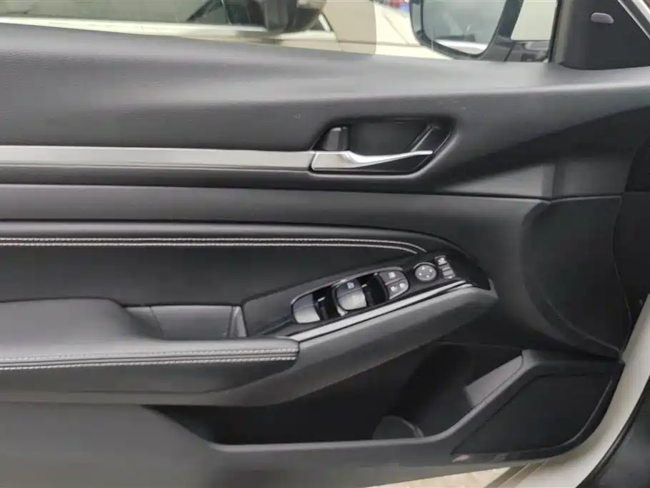 Teana 2.0 L XE Fashion