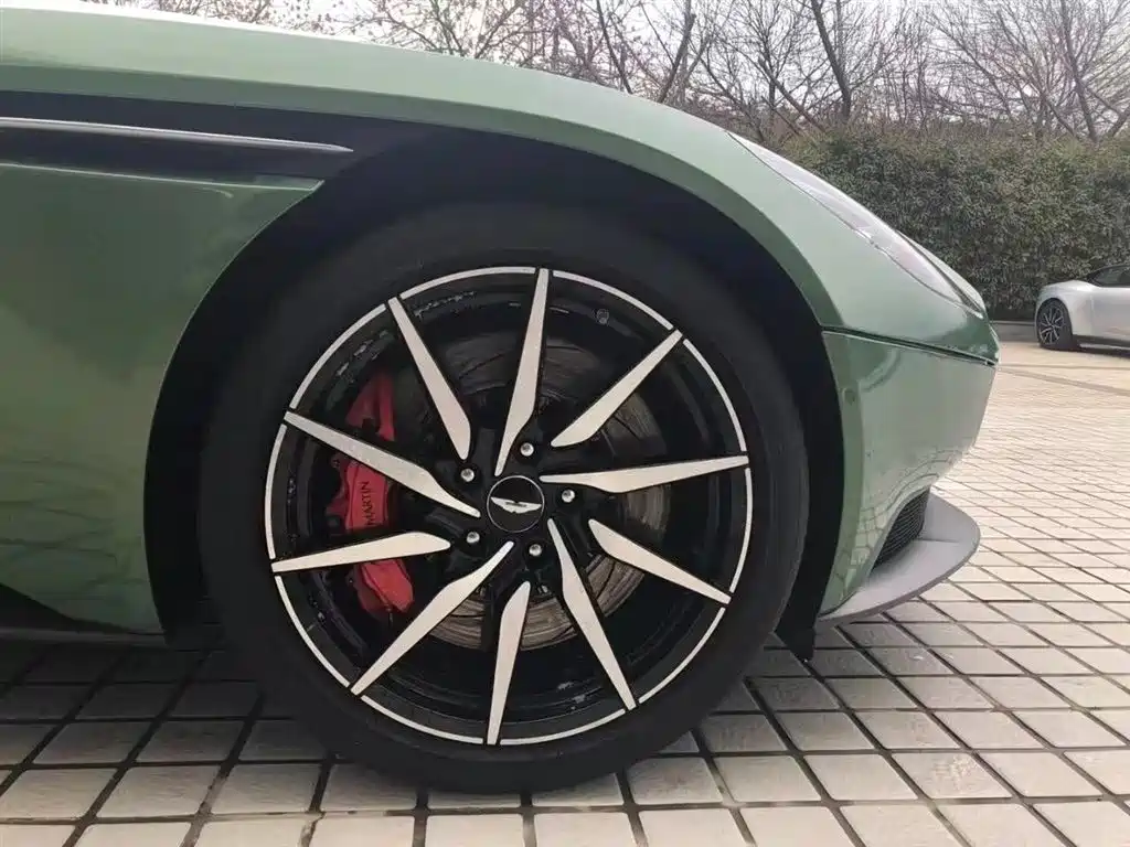 Aston Martin DB11 4.0 T V8 Coupe