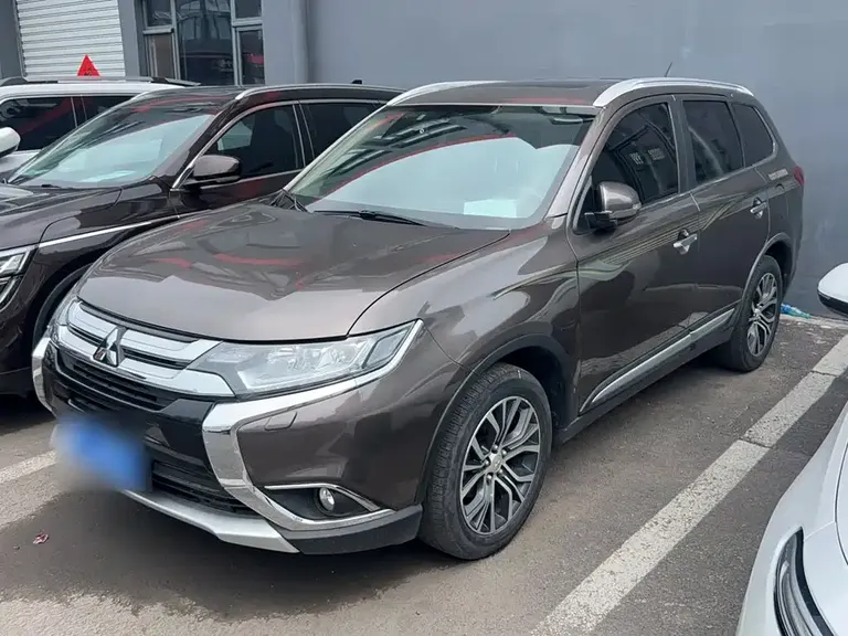 Mitsubishi Outlander 2.4 L 4 WD Elite 5-seat