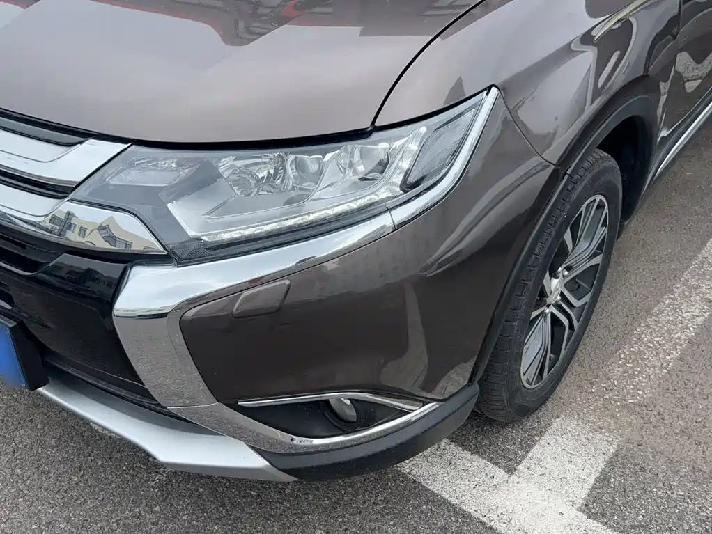 Outlander 2.4 L 4 WD Elite 5-seat
