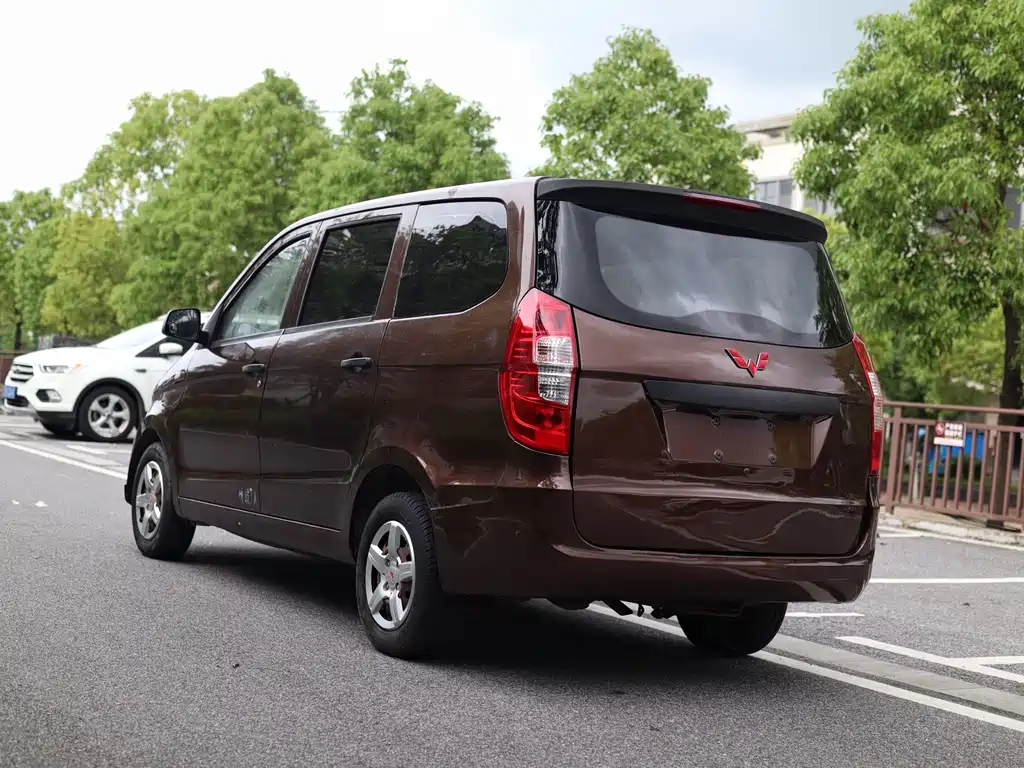 Wuling Hongguang 1.2 L Standard CN-IV