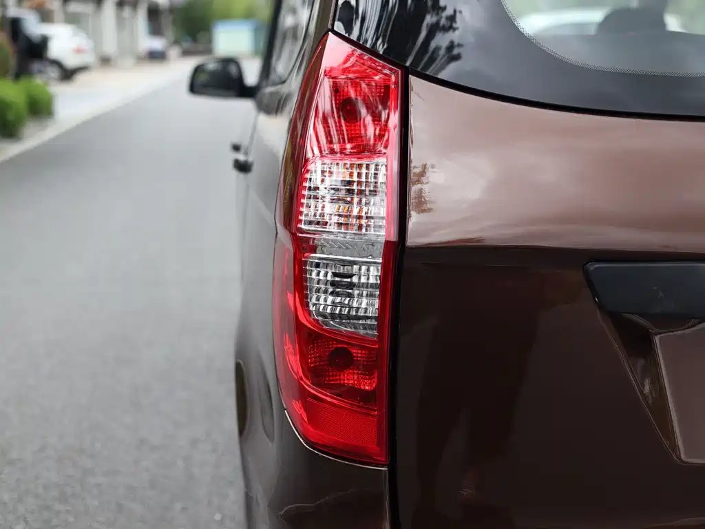 Wuling Hongguang 1.2 L Standard CN-IV