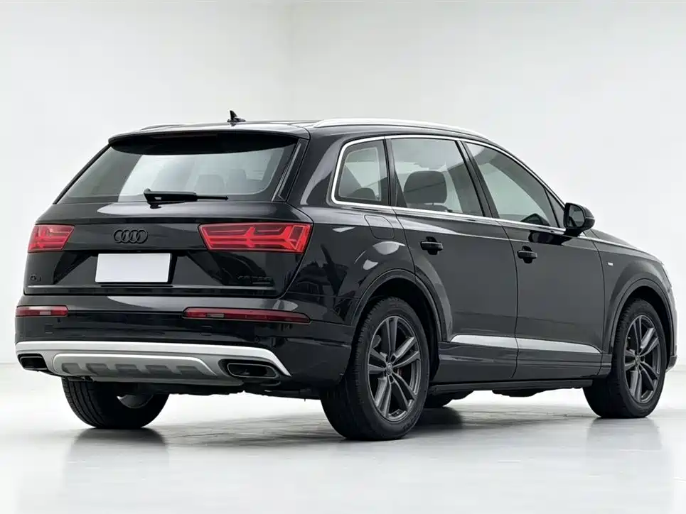 Audi Q7 45 TFSI Tech