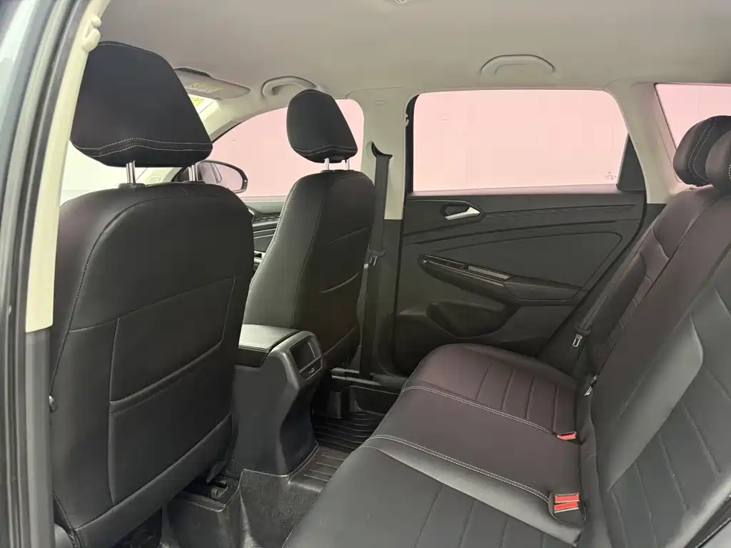 Jetta VS5 280 TSI Auto Progressive