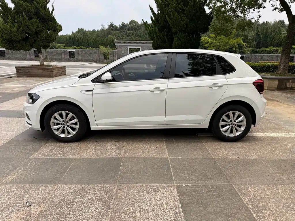 Polo Plus 1.5 L Auto Colorful Tech
