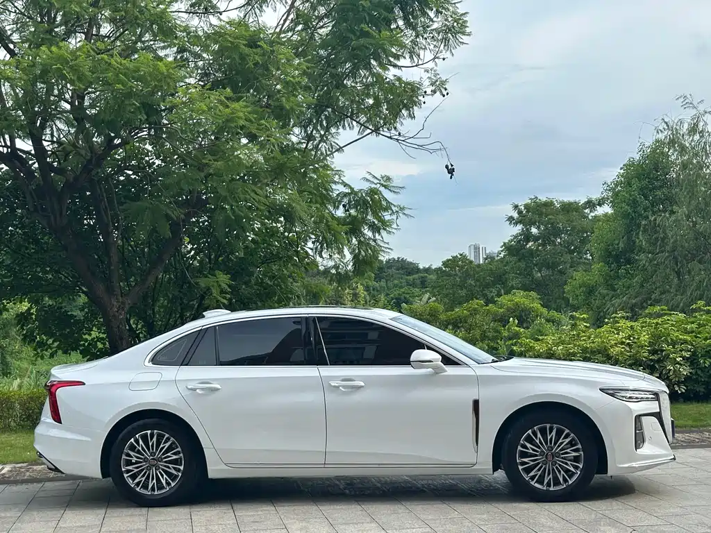 Hongqi H5 1.5 T DCT Connected Flagship Charm