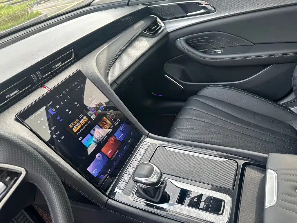 Hongqi H5 1.5 T DCT Connected Flagship Charm