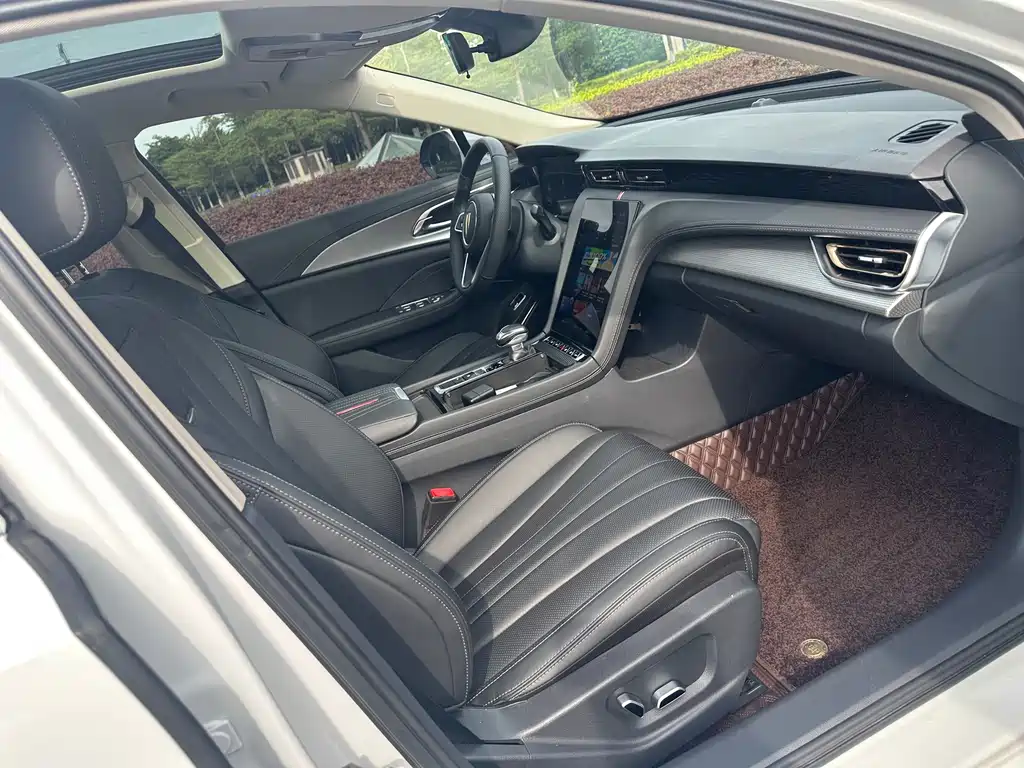 Hongqi H5 1.5 T DCT Connected Flagship Charm