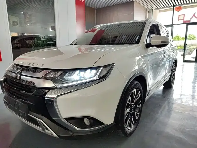 Mitsubishi Outlander 2.4 L 4 WD Enjoyment 7-seat