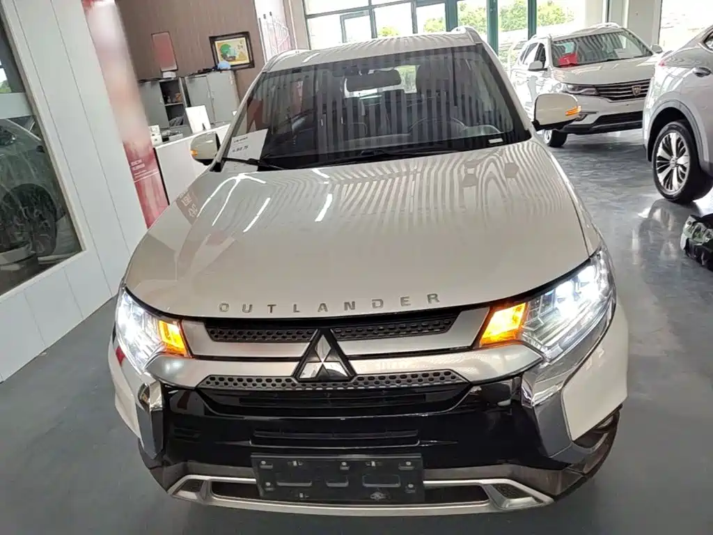Outlander 2.4 L 4 WD Enjoyment 7-seat