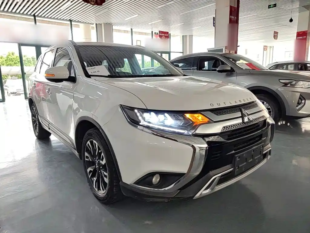 Outlander 2.4 L 4 WD Enjoyment 7-seat