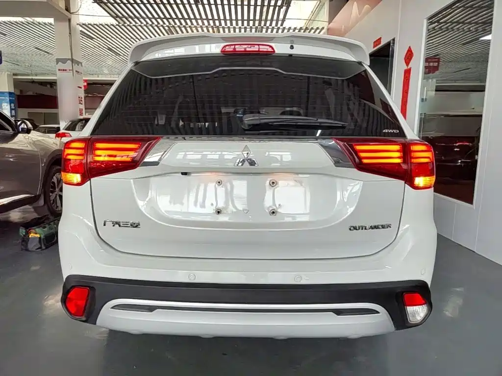 Outlander 2.4 L 4 WD Enjoyment 7-seat