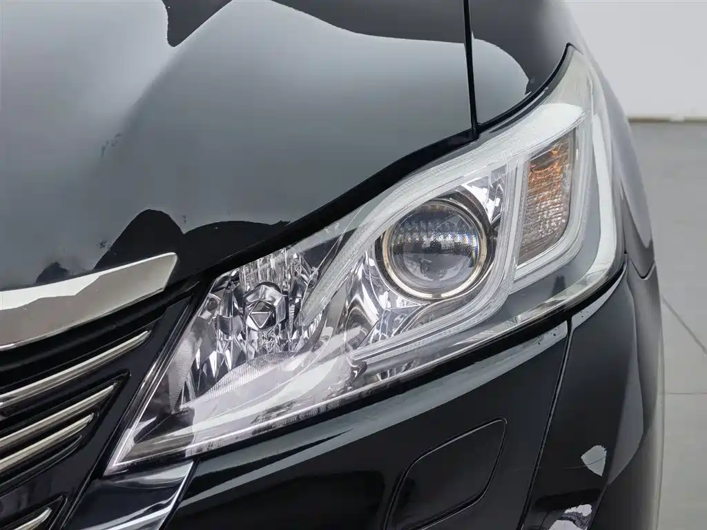 Crown 2.0 T Sport