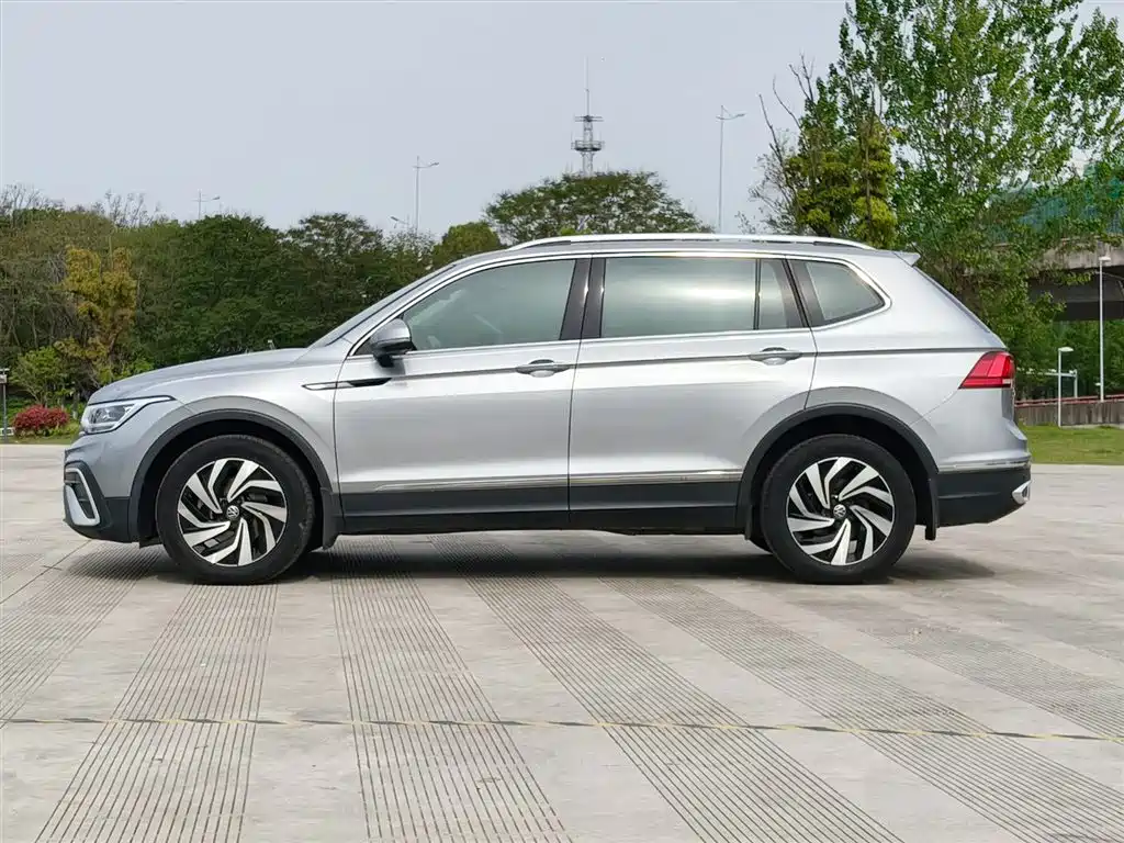 Tiguan L 330 TSI Auto 2 WD Smart Enjoyment