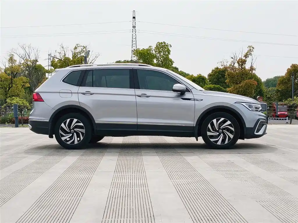 Tiguan L 330 TSI Auto 2 WD Smart Enjoyment