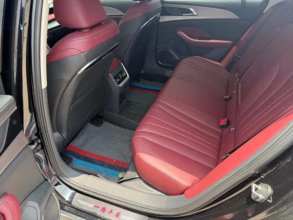 Hongqi H5 1.5 T DCT Connected Flagship Charm
