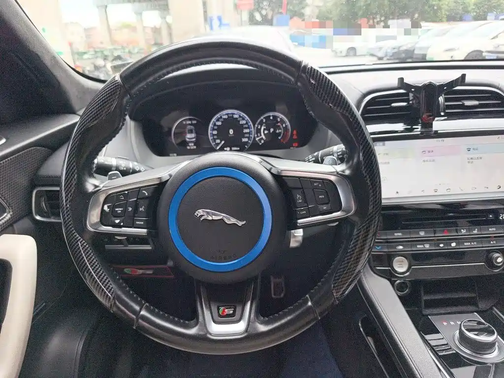 Jaguar F-PACE 捷豹F-PACE 2016款 3.0 SC 四驱S高性能首发限量版
