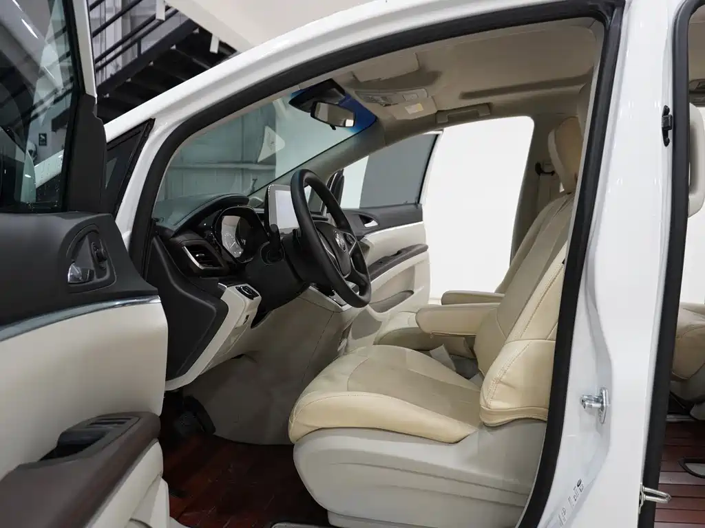 Buick GL8 Land Official Cabin 652 T Comfort