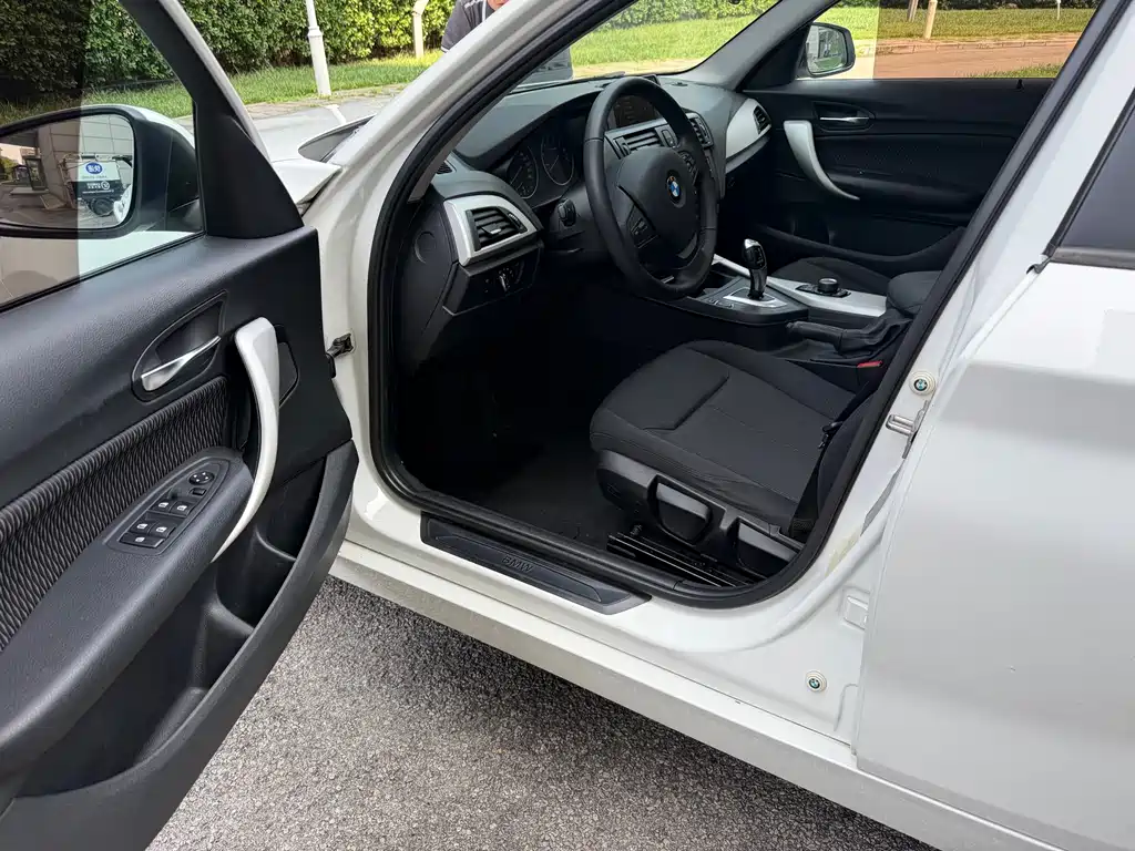 BMW 1 Series (Import) Facelift 116 i Leading